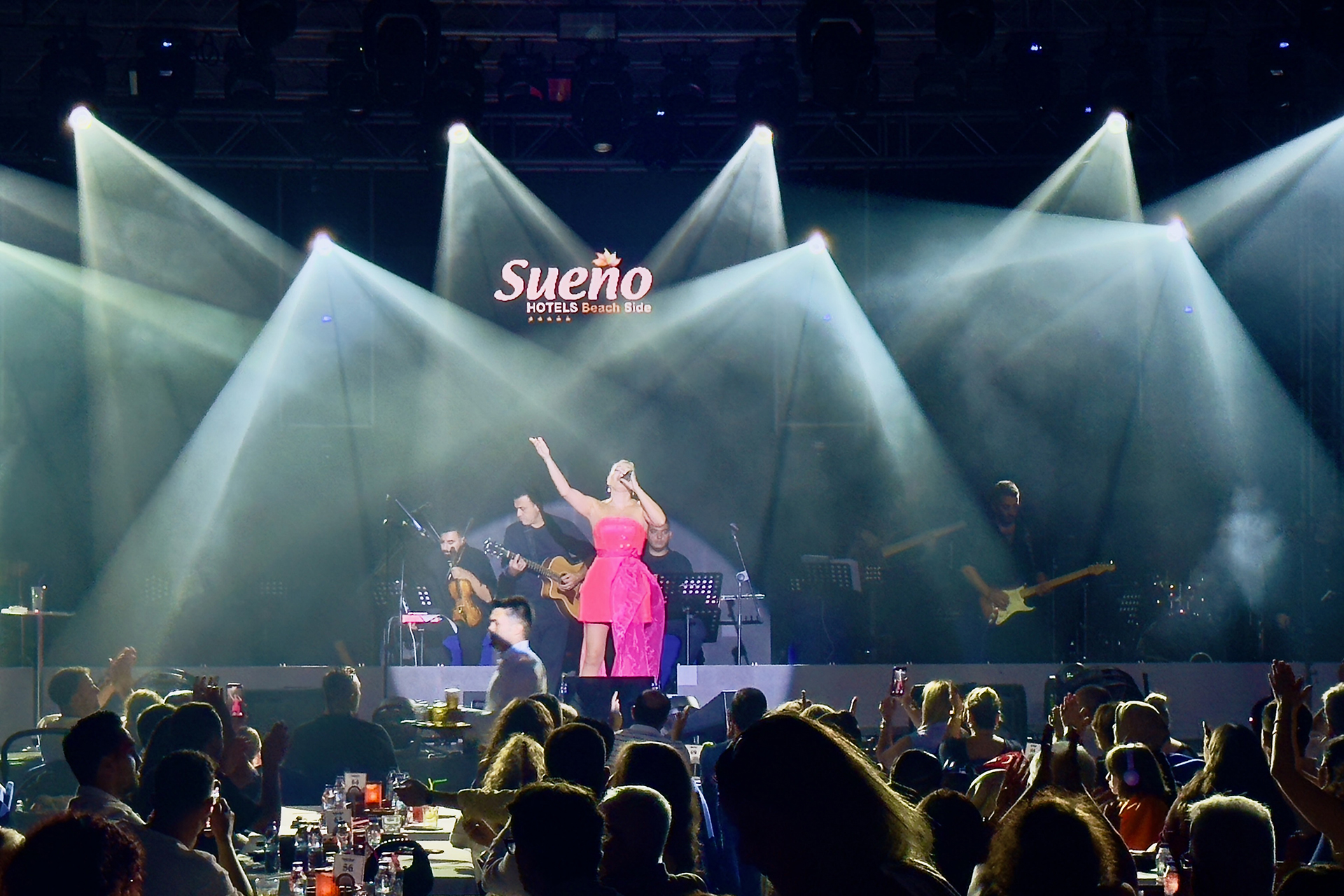 Funda Arar 2025 Sueno Летние концерты